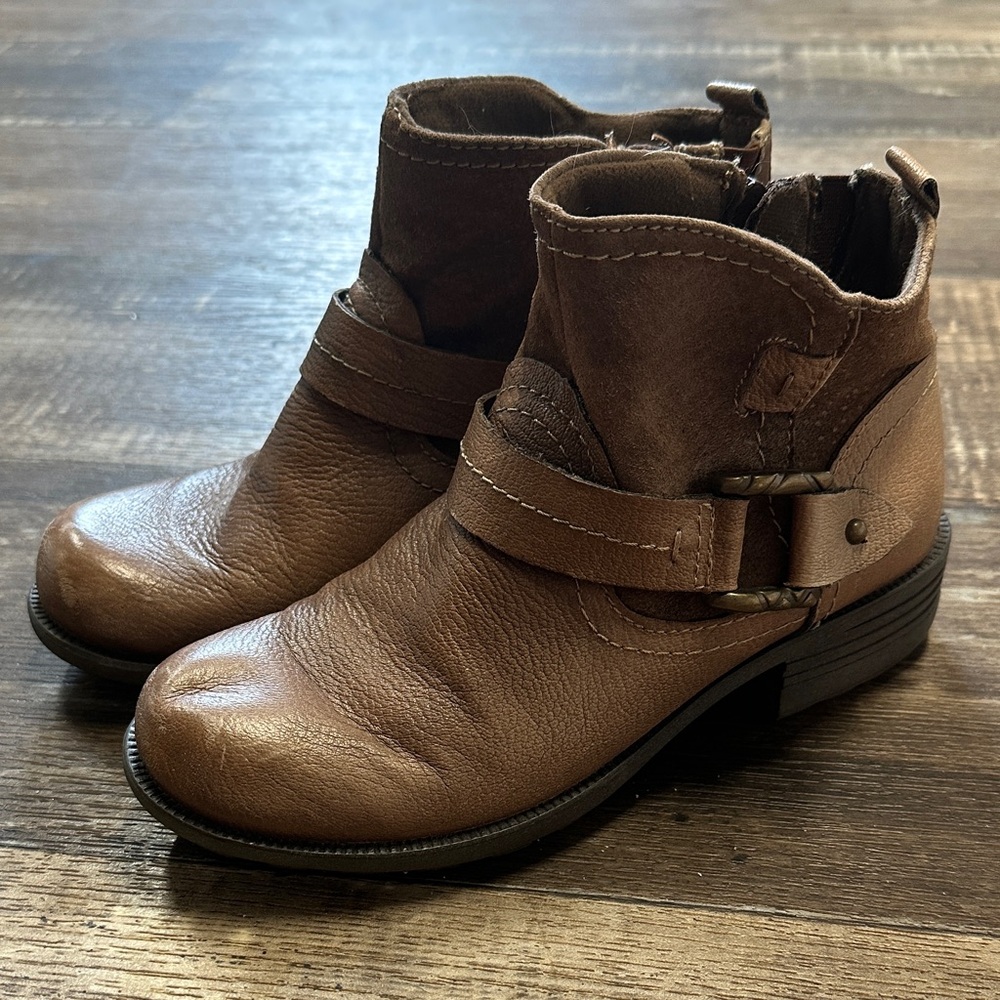 Earth Origins Brown Leather Ankle Boots size 7